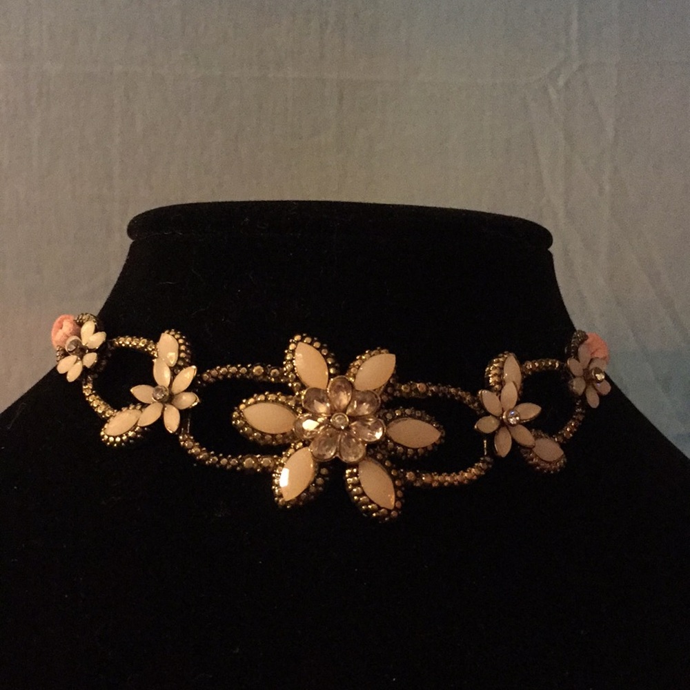 Flower Chocker Necklace